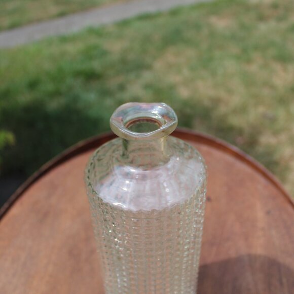 Vintage Diamond Point Glass Decanter โ Clear Pressed Glass with Stopper โ 11.75" - Picture 7 of 10